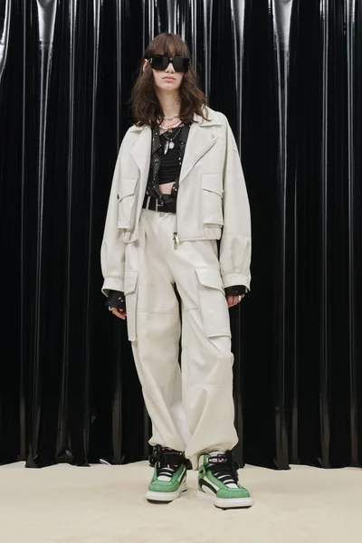 Look 25